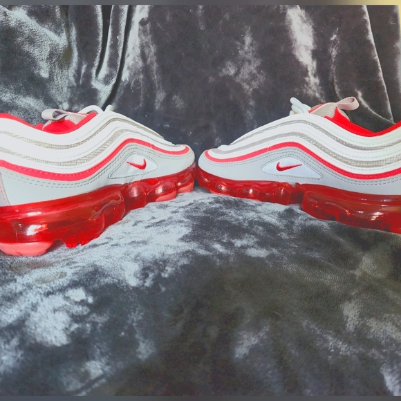 Nike 97 Vapermax GS US 5 Women's Y 3.5 Atmosphere-Gray/Red/Reflective White - Picture 5 of 8